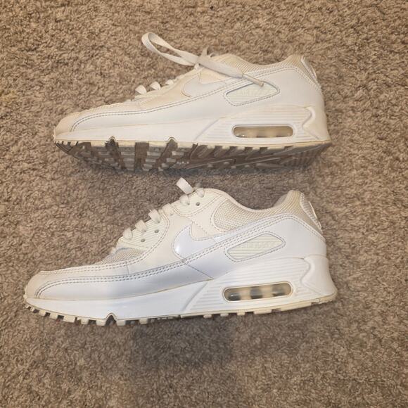 Nike Air Max 90 sneakers in‎ classic white colorway sz 9.5
